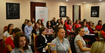 Juventude da Cruz Vermelha debate preven&ccedil;&atilde;o Tr&aacute;fico de Seres Humanos