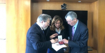 Homenagem a Teresa Cotta Dias por 22 anos de profunda dedica&ccedil;&atilde;o &agrave; CVP